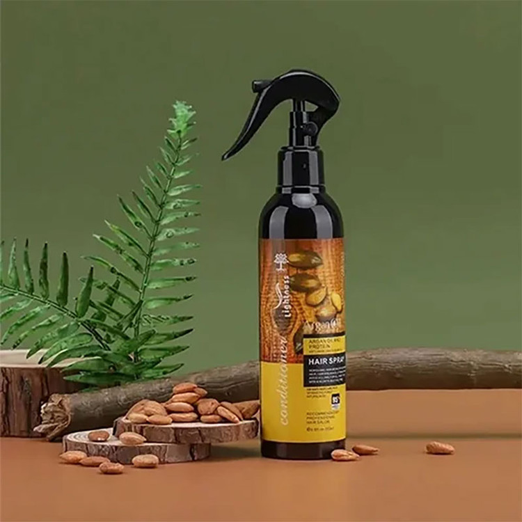 ویژگیهای اصلی اسپری مو لایتنس ✅️محافظت حرارتی در برابر سشوار، اتو مو و اشعه خورشید ✅️آبرسانی عمقی و کاهش خشکی ساقه مو ✅️براقکردن طبیعی مو بدون ایجاد حالت چربی ✅️تقویت و ساختاردهی موهای ضعیف با کمک پروتئین ✅️استفاده سریع و آسان بدون نیاز به آبکشی ✅️نگاهی