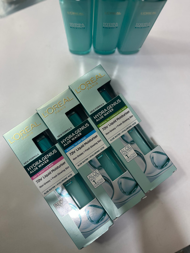 سرم آبرسان پوست نرمال و خشک آب آلوئه ورا رنگ آبی لورال LOreal Hydra Genius Aloe Water