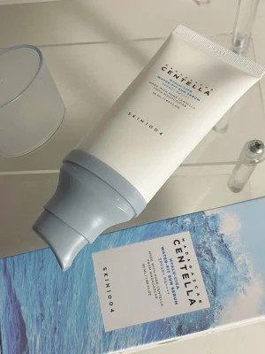ضدآفتاب سرمی سنتلا اسکین 1004 SPF50+ PA++++