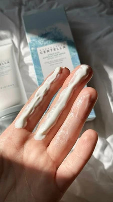ضدآفتاب سرمی سنتلا اسکین 1004 SPF50+ PA++++