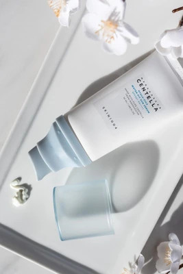 ضدآفتاب سرمی سنتلا اسکین 1004 SPF50+ PA++++