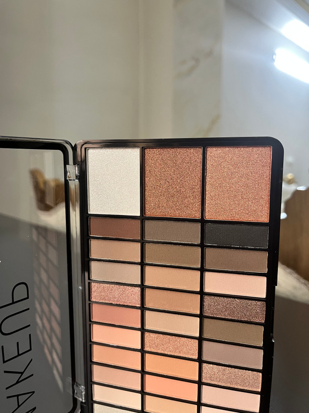 پالت سایه و هایلایتر Laura Beauty مدل Makeup Studio